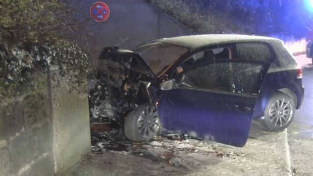 preview image for Mit 100 gegen die Wand: Junger Fahrer stirbt bei Crash