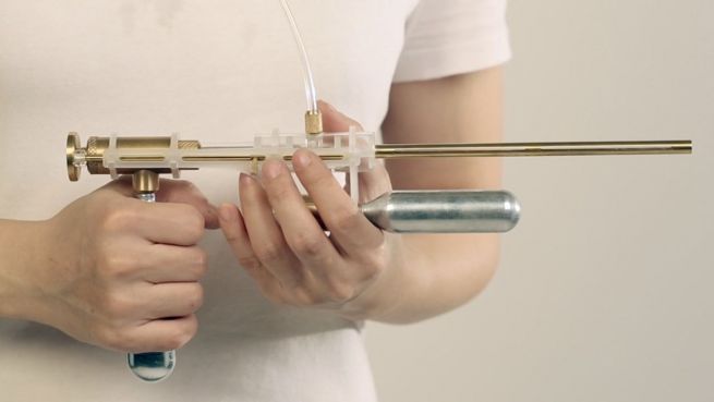 go to Tear Gun: Eiskalte Tränen als Waffe
