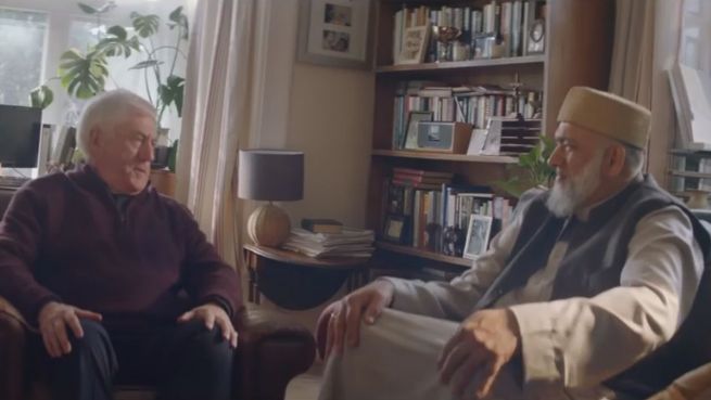 go to Genial? Amazon startet TV-Spot mit Priester und Imam
