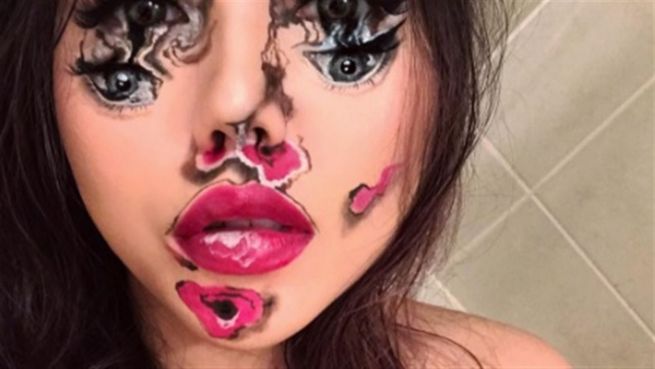 go to Make-up in 3D: Frau schminkt hyperreale Illusionen