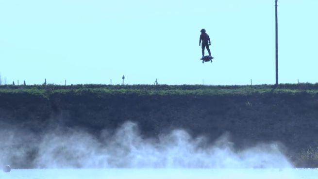 go to Magisches Flugbrett: Mit dem Flyboard durch die Lüfte