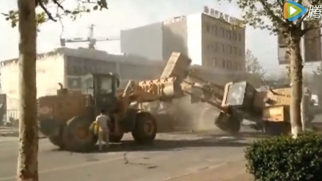 go to Bizarrer Konkurrenzkampf: Bagger-Battle in China