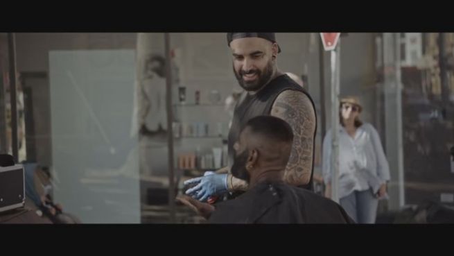 go to Street-Barber: Friseur mit Herz stylt Obdachlose