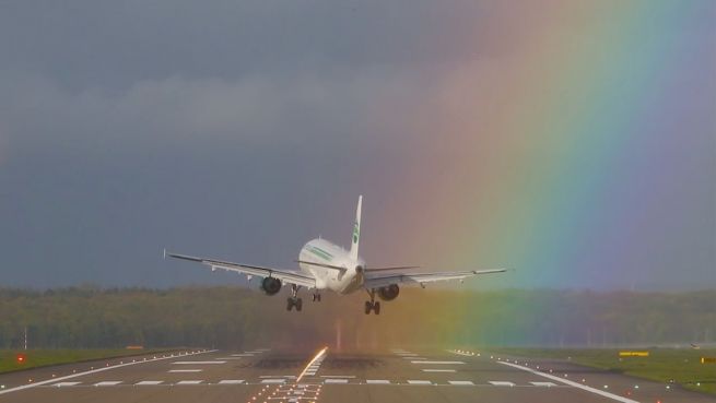 go to Fantastisch: Flugzeug landet am Ende des Regenbogens