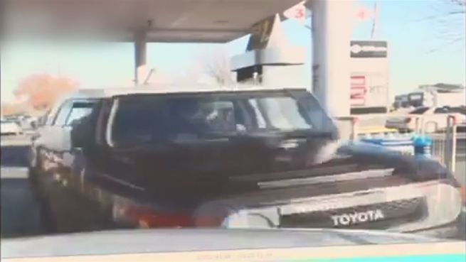 go to Ausraster an Tanke: Gangster rammt Polizeiauto