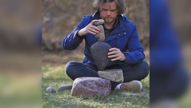 go to Stein-Jenga: Schwede begeistert mit 'Rockbalancing'