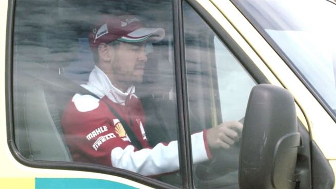 go to Duell gegen Ferrari: Vettel rast mit Krankenwagen