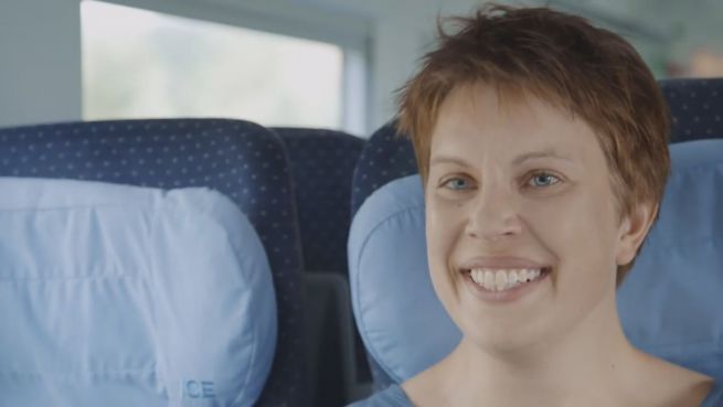 go to Neu verliebt: Bahn mit emotionalem Paar-Experiment